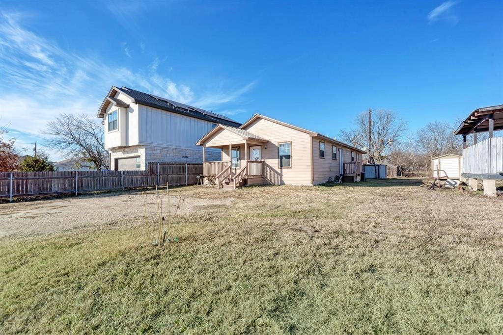 107 W Brenham St in Manor, TX - Building Photo