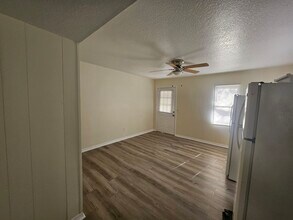 7009 Old Middleburg Rd S, Unit 7009 in Jacksonville, FL - Foto de edificio - Building Photo