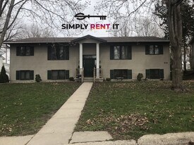 625 4th St in Nevada, IA - Building Photo