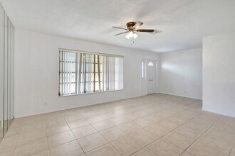 6707 NW 70th St, Unit 01-0324 in Tamarac, FL - Building Photo - Building Photo