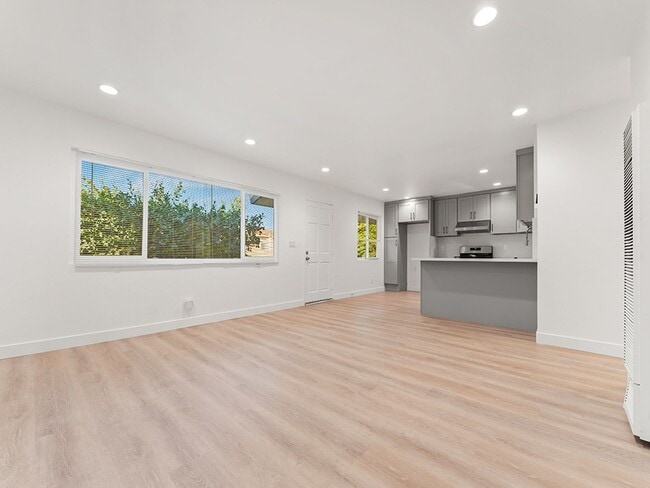 308 S Laurel St in Santa Ana, CA - Foto de edificio - Building Photo