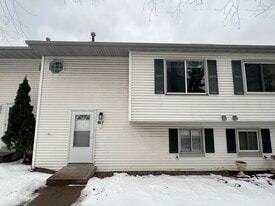 611 E Burnsville Pkwy in Burnsville, MN - Building Photo