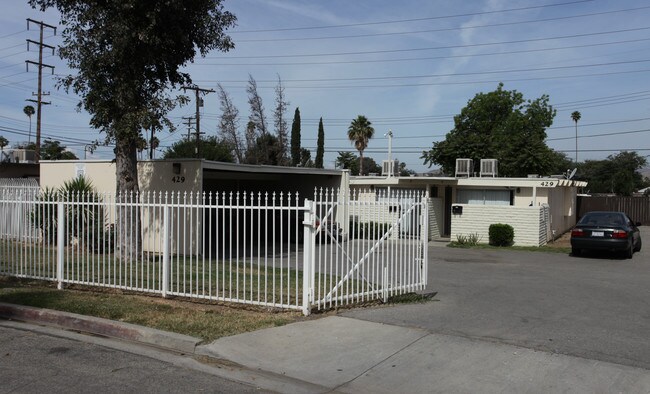 421-429 Glen Ave in Riverside, CA - Foto de edificio - Building Photo