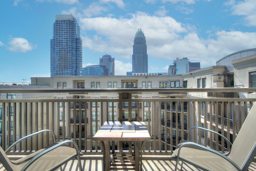 718 W Trade St in Charlotte, NC - Building Photo