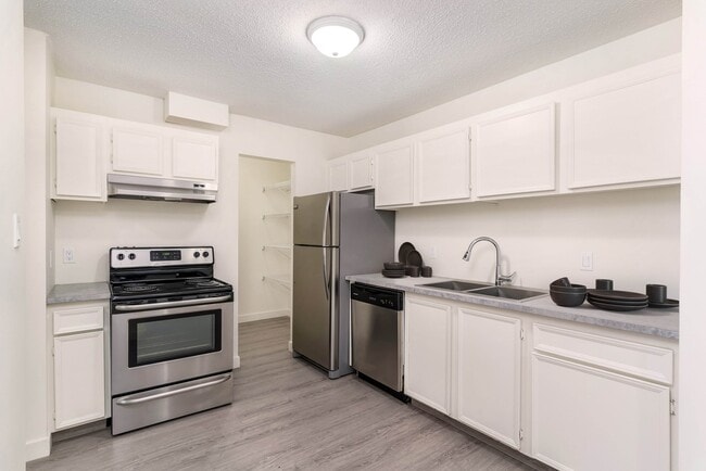 Westwinds Of Summerlea in Edmonton, AB - Building Photo - Building Photo