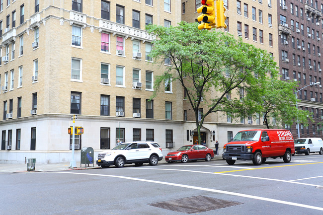 908-910 West End Ave in New York, NY - Foto de edificio - Building Photo