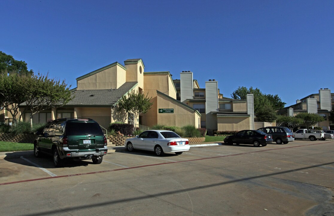 Pine Ridge Apartments in Arlington, TX - Building Photo