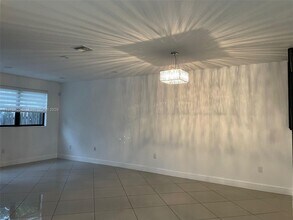 10440 NW 78th Terrace in Doral, FL - Building Photo - Building Photo