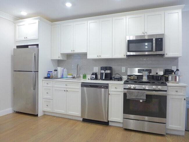 44 Woodward Ave, Unit 3