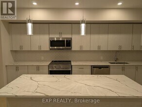 812 Star Private in Ottawa, ON - Building Photo - Building Photo