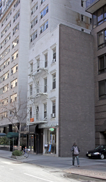 325 E 48th St in New York, NY - Building Photo