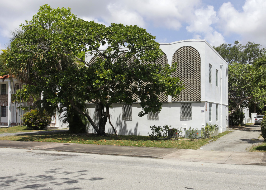 43-45 Alhambrah Cir in Coral Gables, FL - Foto de edificio