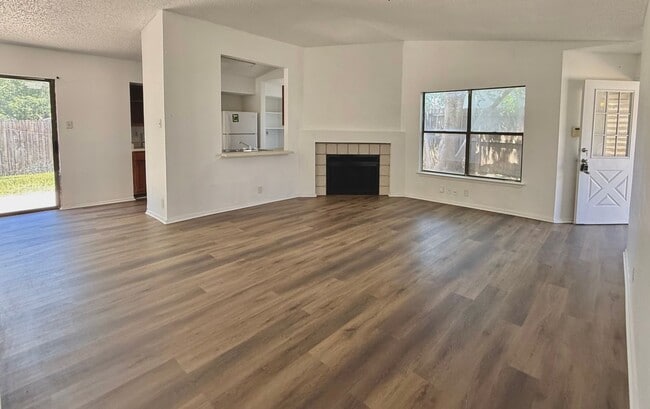 8439 Forest Ridge Dr in San Antonio, TX - Building Photo - Building Photo