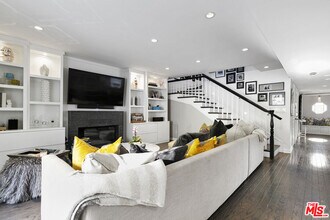 5176 Don Pio Dr in Los Angeles, CA - Building Photo - Building Photo