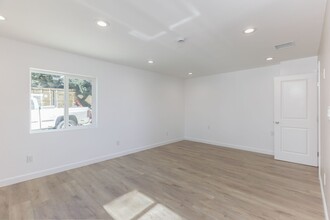 13822 Lexicon Ave in Los Angeles, CA - Building Photo - Building Photo