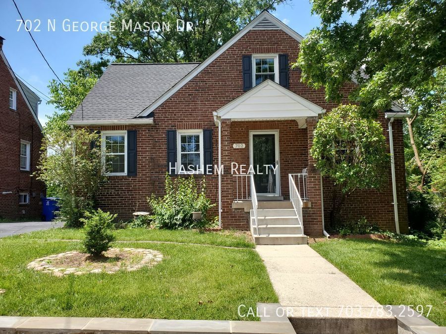 702 N George Mason Dr in Arlington, VA - Building Photo
