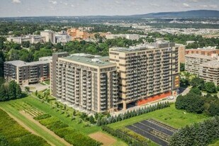 Quartier QB in Québec, QC - Building Photo