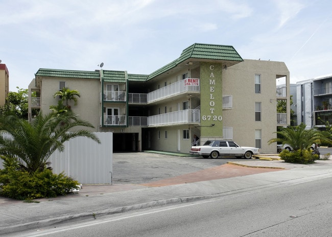 Camelot Apartments in Hialeah, FL - Building Photo - Building Photo