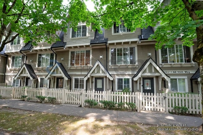 18211 NE 95th Way in Redmond, WA - Building Photo - Building Photo