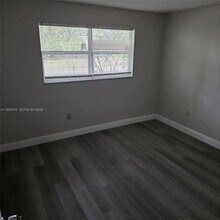 2570 NE 192 St in Miami, FL - Building Photo - Building Photo