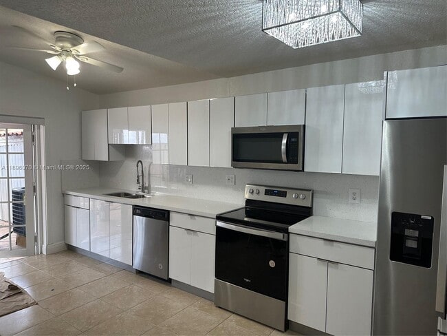 6500 W 25th Ln in Hialeah, FL - Building Photo - Building Photo
