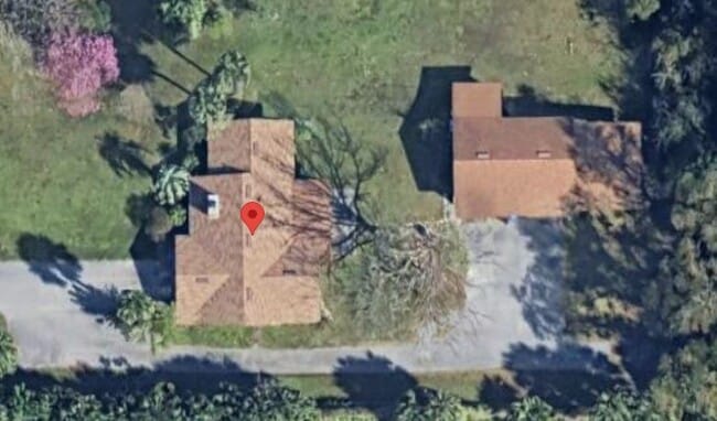 property at 1221 E Crown Point Rd