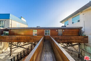 43000 Pacific Coast Hwy in Malibu, CA - Building Photo