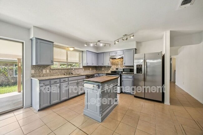 property at 2024 Robinson St