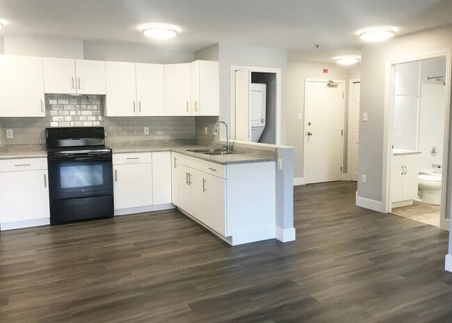 Hillview Estates in Yellowknife, NT - Building Photo - Building Photo