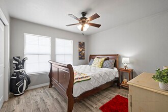 1777 Point View in Spring Branch, TX - Foto de edificio - Building Photo