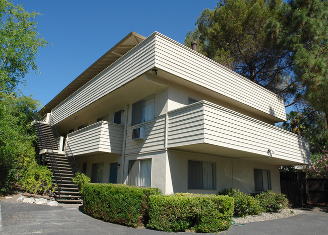 Lafayette Patio Apartments in Lafayette, CA - Building Photo - Building Photo