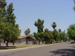 Town Lake Apartments in Tempe, AZ - Building Photo - Building Photo