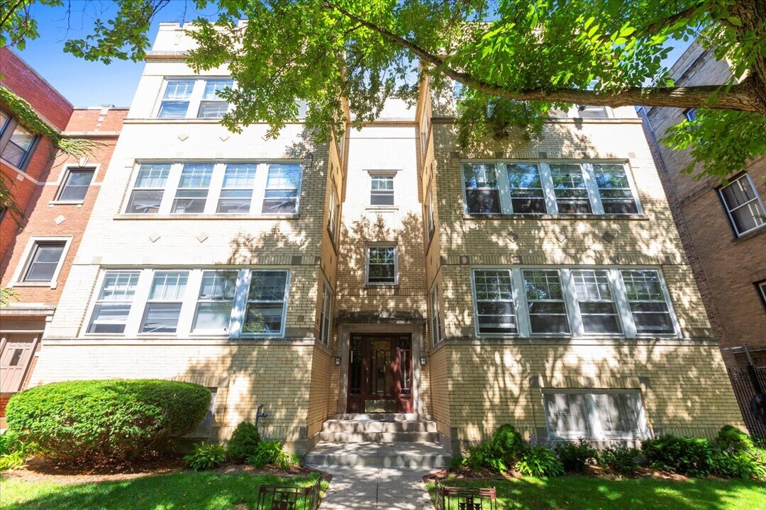 811 Dobson St in Evanston, IL - Foto de edificio
