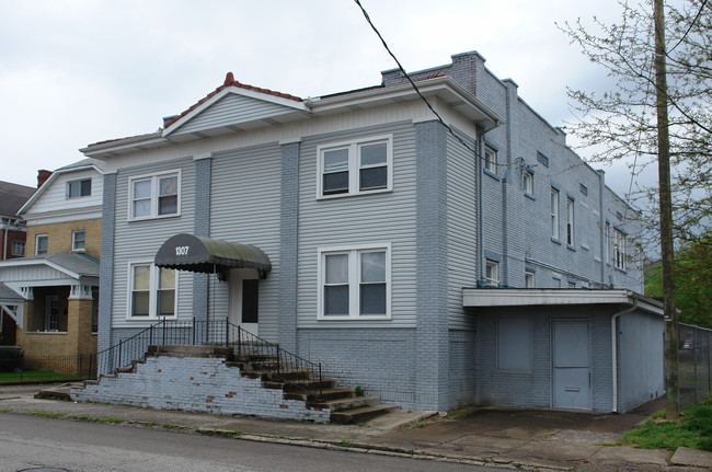 1307 Quarrier St in Charleston, WV - Building Photo - Building Photo