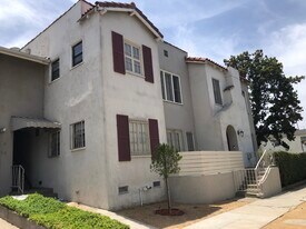 5222 W Olympic Blvd, Unit 5222 in Los Angeles, CA - Building Photo