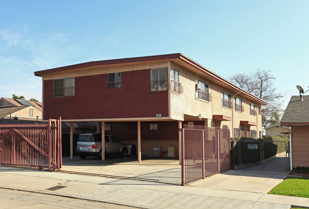 2536 S Genesee Ave in Los Angeles, CA - Building Photo