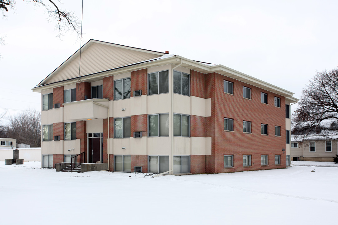 The Villager Apartments in Williamston, MI - Building Photo