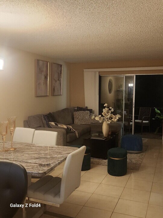 7831 S Colony Cir in Tamarac, FL - Building Photo