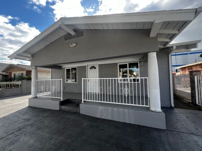 2116 Zoe Ave, Unit 2116.5 Zoe Ave.