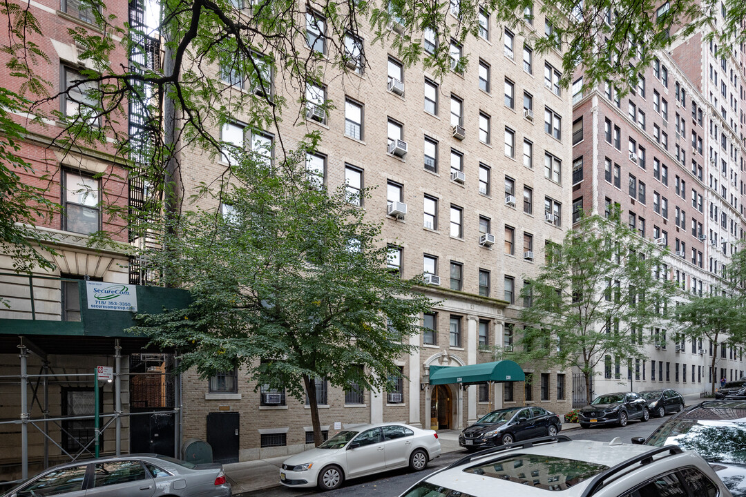 130 E 94th St in New York, NY - Building Photo