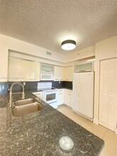 2440 E Preserve Way, Unit 206 in Miramar, FL - Foto de edificio - Building Photo