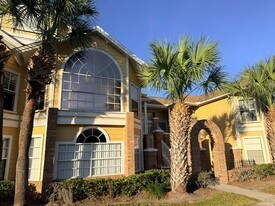 2498 Sweetwater Club Cir in Kissimmee, FL - Building Photo