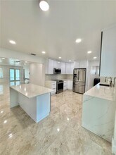 590 E 52nd St in Hialeah, FL - Building Photo - Building Photo
