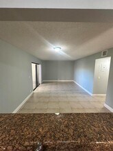 1475 Lake Crystal Dr, Unit D in West Palm Beach, FL - Building Photo - Building Photo