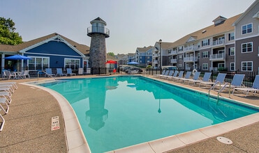 Waters Edge in Webster, NY - Foto de edificio - Building Photo