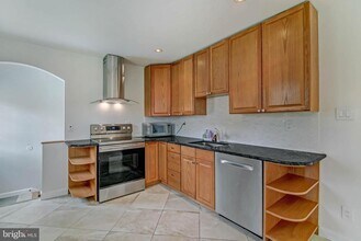 4715 Boiling Brook Pkwy in Rockville, MD - Building Photo - Building Photo