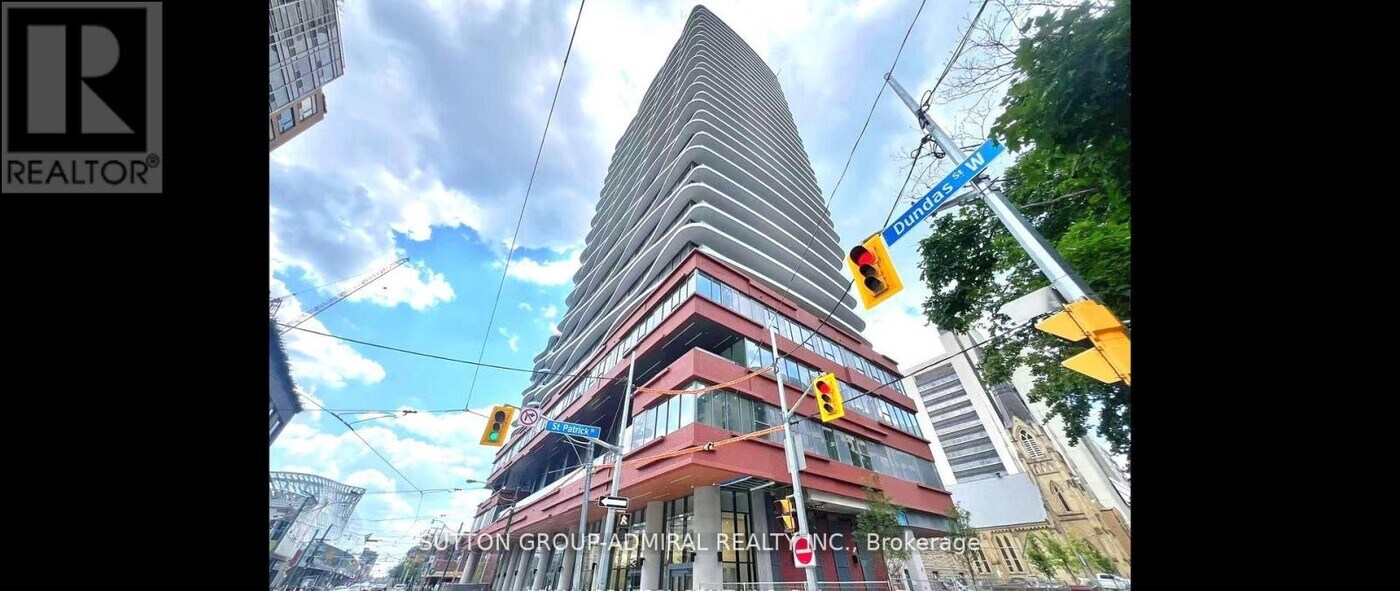 280 Dundas St W in Toronto, ON - Building Photo