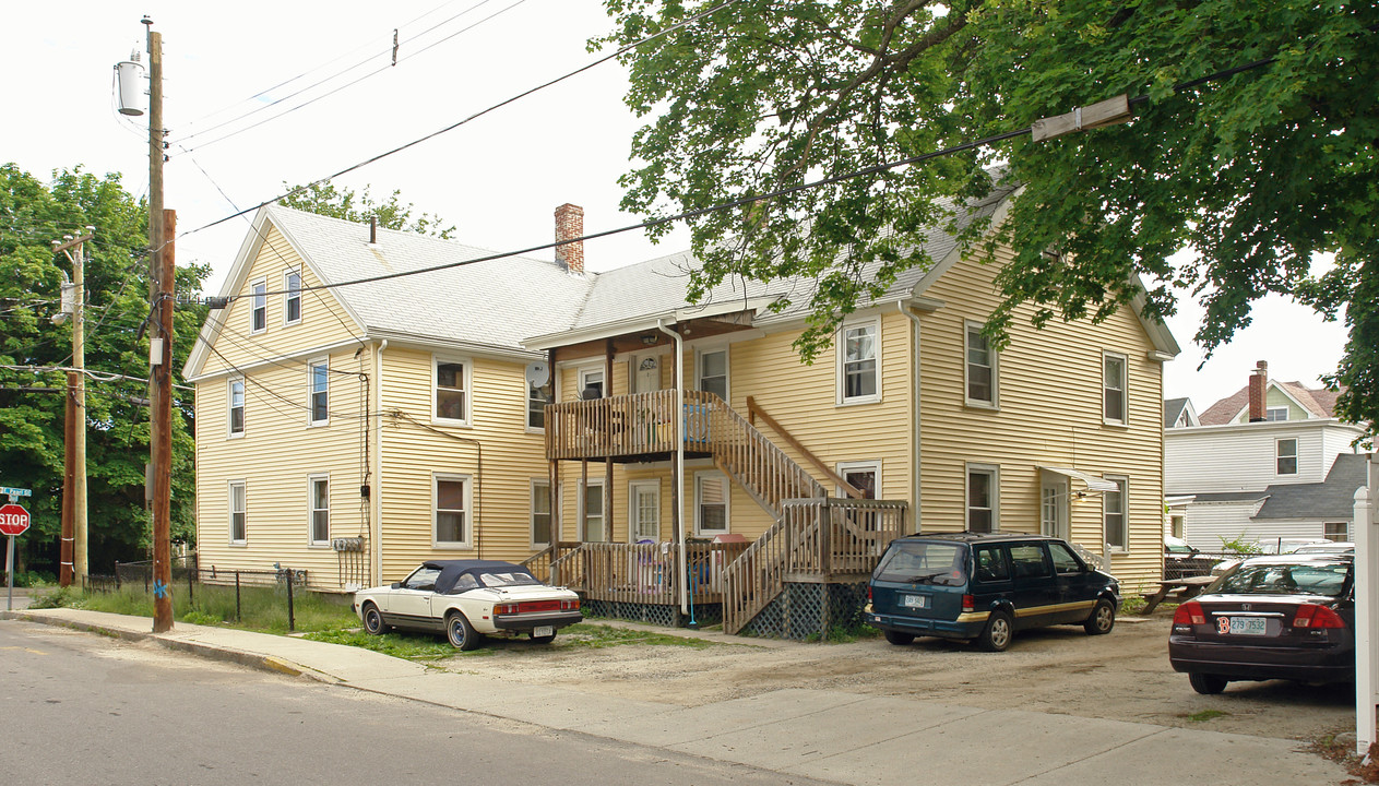 12 E Pearl St in Nashua, NH - Foto de edificio