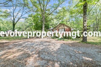 555 Quinn Rd in Collierville, TN - Foto de edificio - Building Photo