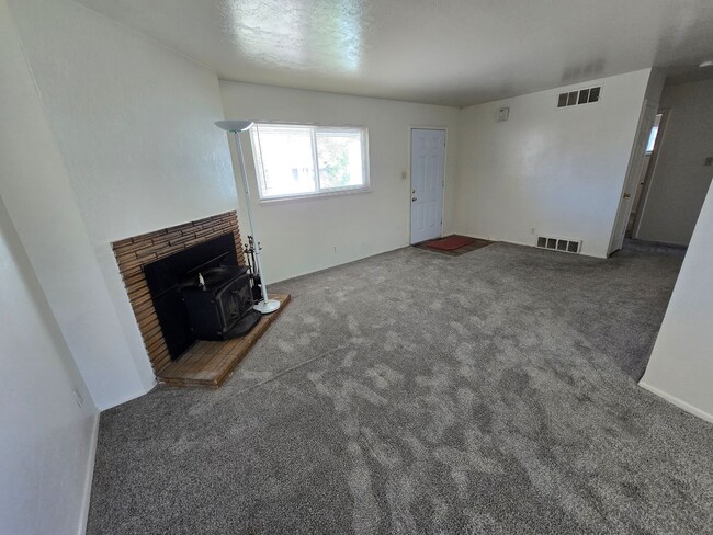 1185 Tyler Way in Sparks, NV - Building Photo - Building Photo